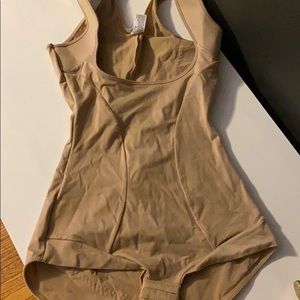 Maidenform shape wear; medium